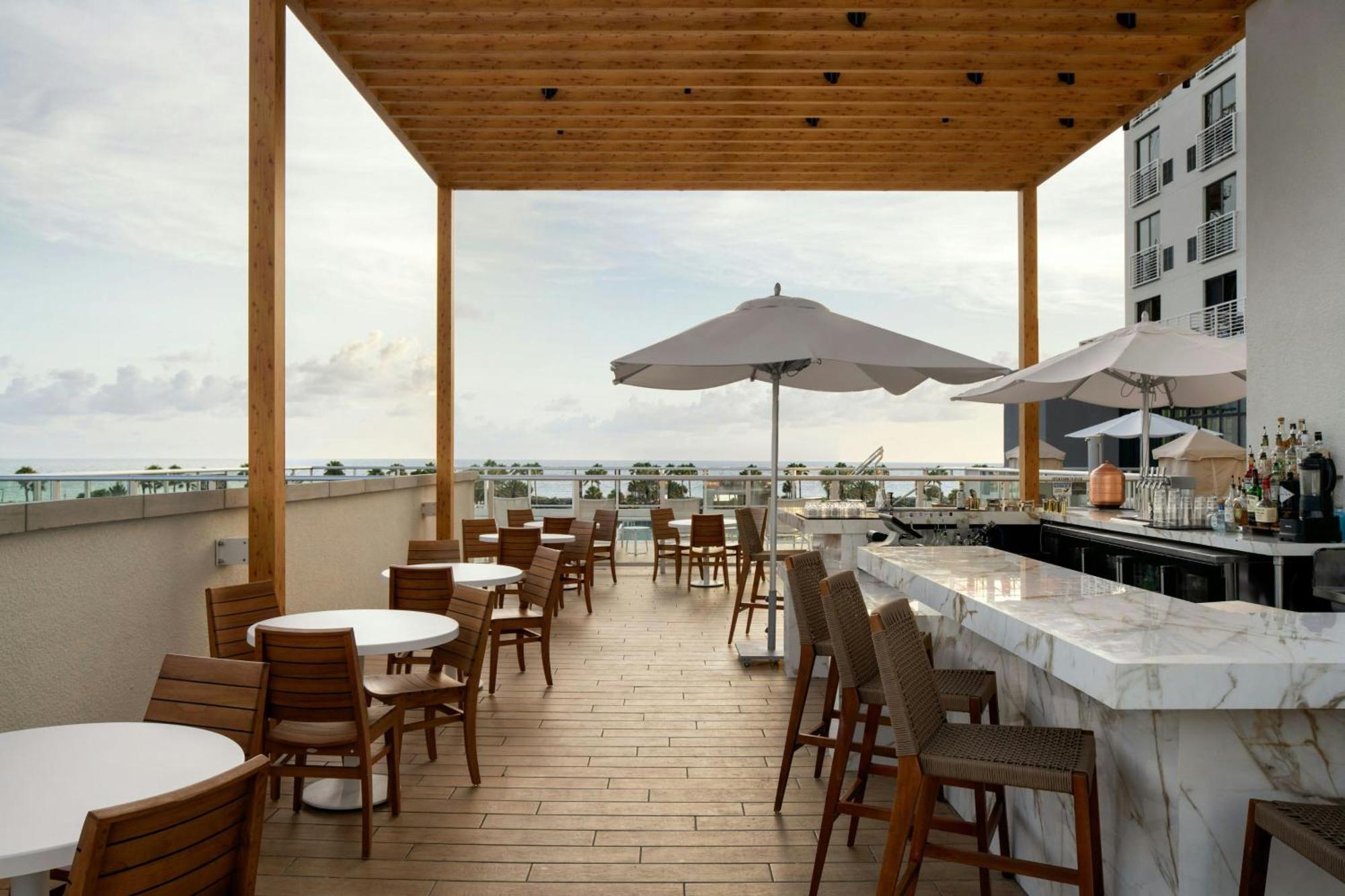 Ac Hotel By Marriott Clearwater Beach Exteriör bild